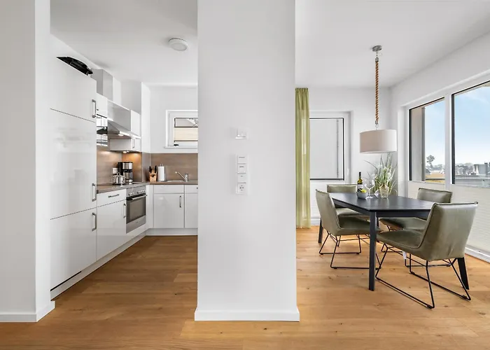 Ocean Harbour- 2 Og, Balkon, Kamin